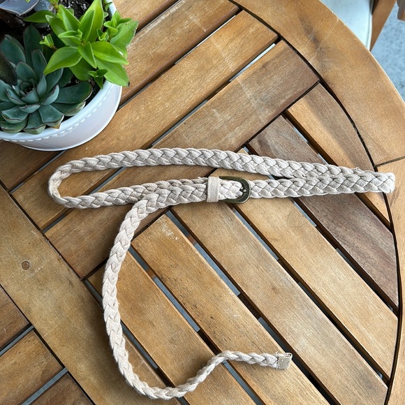 Urban Outfitters Accessories - Tan woven belt ✨